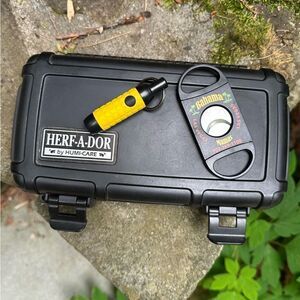 Black Portable Herf-a-dor Humidor Cigar Case and Accessories